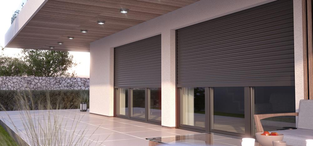 Tapparelle esterne su ampie vetrate, vista esterna